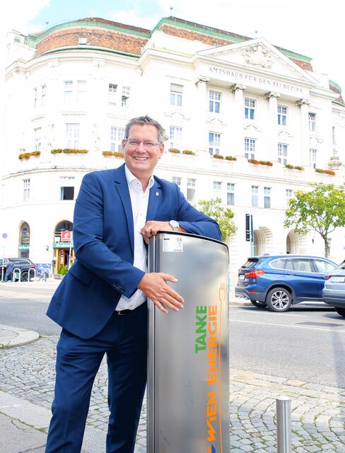 Georg Papai lädt morgen zur E-Mobilitätsmesse.