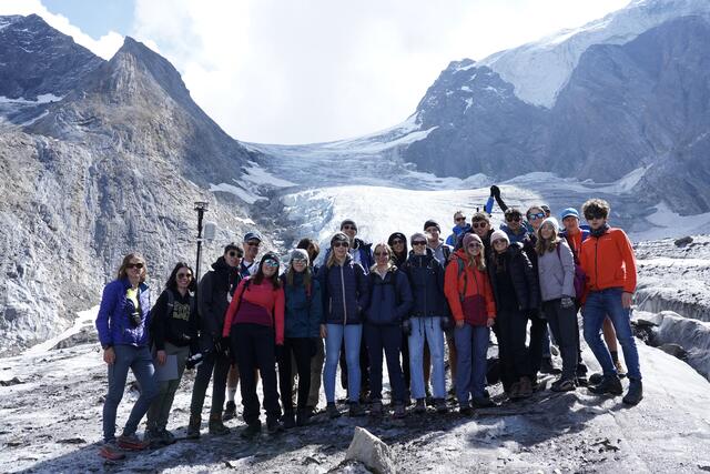 Die Austausschüler aus Belgien und Italien besuchten den Gletscher im Ötztal.  | Foto: privat