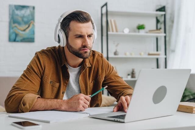 Online-Formate haben sich in der Bildungsberatung bewährt.  | Foto: AndrewLozovyi/panthermedia