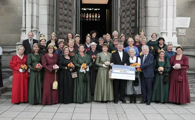 Das Schärdinger Bezirksteam der Goldhaubengemeinschaft Unteres Innviertel war unter anderem mit Bezirksobfrau Erni Schmiedleitner (r.) vertreten. | Foto: Schmiedleitner
