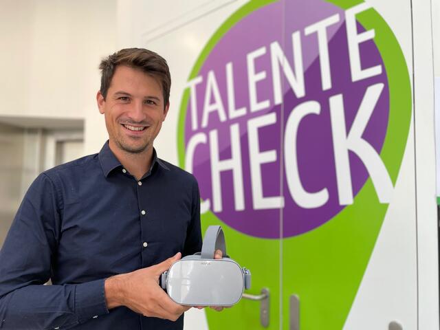 Lukas Mang ist sich sicher: "Mit VR ist vieles möglich." So kann er sich vorstellen, dass man mittels VR auch Schulungen durchführen kann.