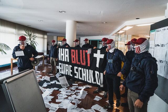 Keine Abnehmer für ihre Flugblätter fanden die Identitären im Pastoralamt der Diözese Linz.