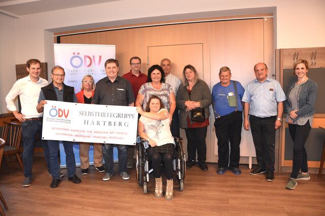 Die Diabetiker-Selbsthilfegruppe Hartberg, um Gruppenleiter Ernst Laschober feierte im Gasthof Pack ihr 5-jähriges Bestehen.