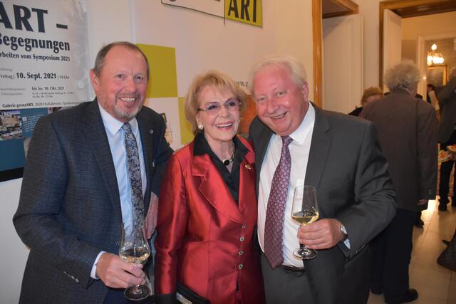 Freuten sich sehr über ein gemeinsames Foto mit Renate Holm - Fritz Weiss und Franz Schrimpl. | Foto: Alexandra Goll