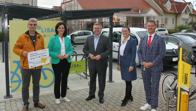 Andreas Zbiral (NÖ.Regional Mobilitätsmanagement), Bürgermeisterin Marianne Rickl-List, Mobilitätslandesrat Ludwig Schleritzko, Nikola Kopitz (Leiterin Straßenbauabteilung 3 Wolkersdorf), Harald Lotokar (ÖAMTC Projektleiter)