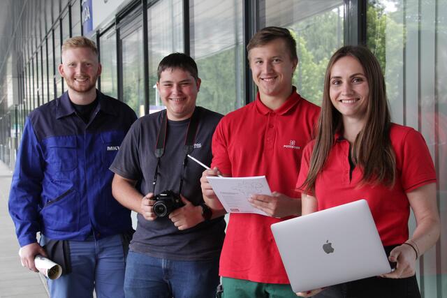 Die LehrlingsRedakteure 2021, Richard Wurm, Felix Andorfer, Michael Wallaberger und Stefanie Muckenhuber (v. l.), haben fleißig an der LehrlingsRundschau mitgearbeitet. Die jungen Fachkräfte führten Interviews mit Vorgesetzten und berichten über sich, ihren Berufsalltag und ihre Hobbys. | Foto: BRS/Valentin Berghammer