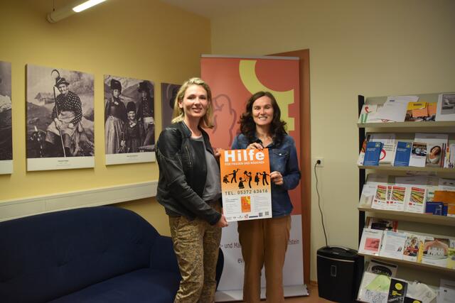 Die Evita-Geschäftsführerinnen Brigitte Winkler und Lisbeth Lehmann (v.l.) bieten in der Beratungsstelle Kufstein Hilfe für Frauen und Mädchen an, die Opfer von Gewalt wurden. | Foto: Barbara Fluckinger