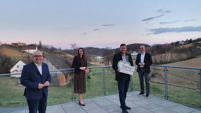 Alexander Bäck und Claudia Aichhorn-Edler (Pantarhei) mit Projektkoordinator Mario Gruber und Arnold Oberacher von der "conos gmbh" (v.l.).