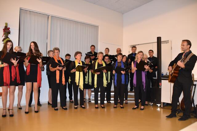 Der Chor "Like a Rainbow" begleitete den Abend mit wunderbarer Musik. | Foto: Michael Strini