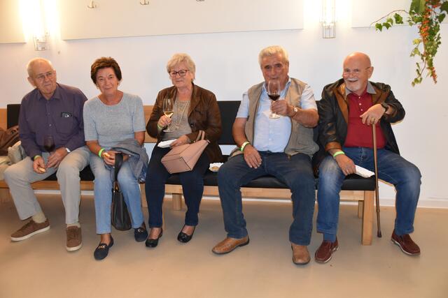 Gemütliches "Bankerlsitzen" im Komm'Zentrum | Foto: Michael Strini