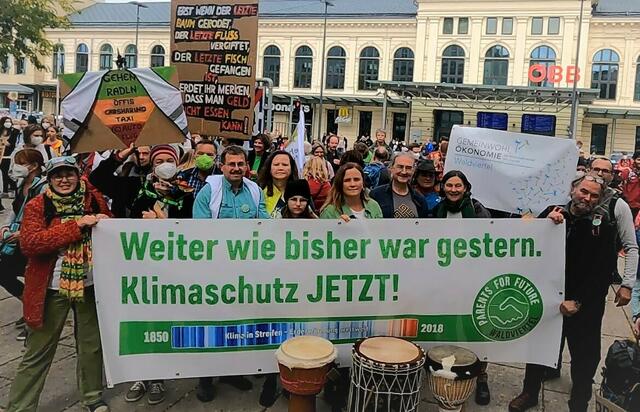 Die Waldviertler Delegation u.a. mit Sabine Nagl (Parents for Future), Ulrike Kleindienst (Gemeinwohlökonomie), LAbg. Silvia Moser, Umweltgemeinderat Ferry Kammerer, Gemeinderat Reinhard Puchinger und grünem Mobilitätssprecher Christian Oberlechner. | Foto: zVg
