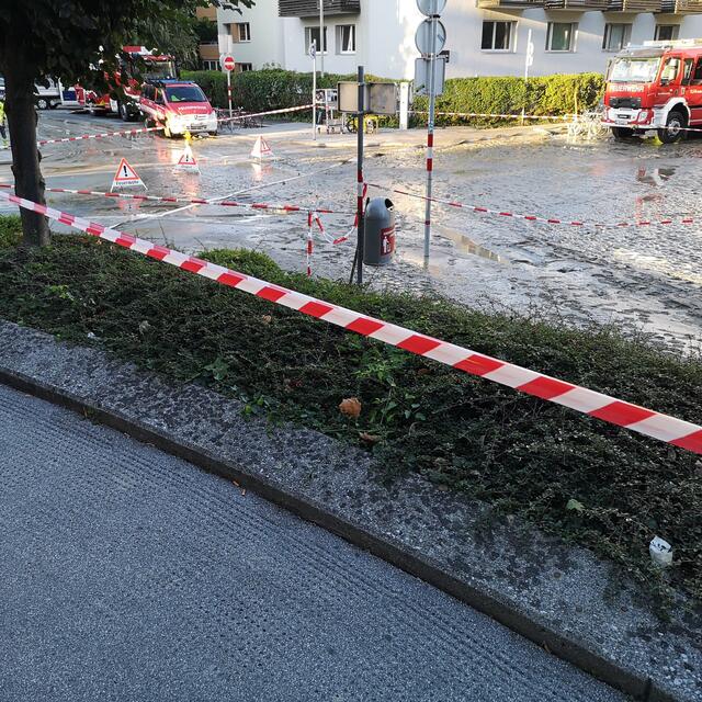 Wasserrohrbruch in der Innerkoflerstraße.