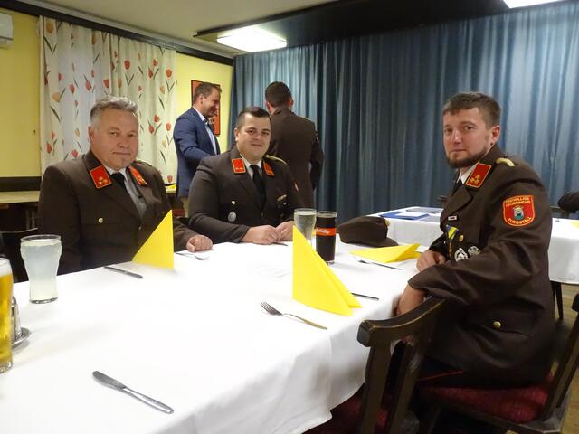 Christian Haslinger, Daniel Fallmann (Kommandant Feuerwehr Feichsen) und  Sebastian Auer (Kommandant Feuerwehr Purgstall) | Foto: Simon Glösl