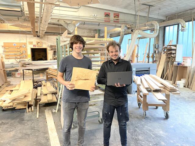 David Schuster macht eine Schnupperlehre als Tischler, Andreas Margotti eine Lehre als Informationstechniker.