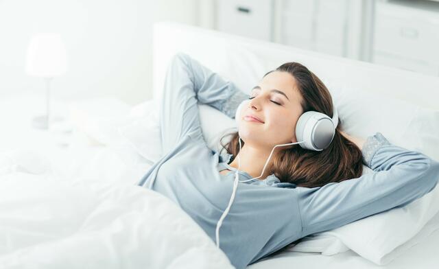 Neuer Gesundheitstrend: Flüstervideos sollen beim Entspannen helfen.