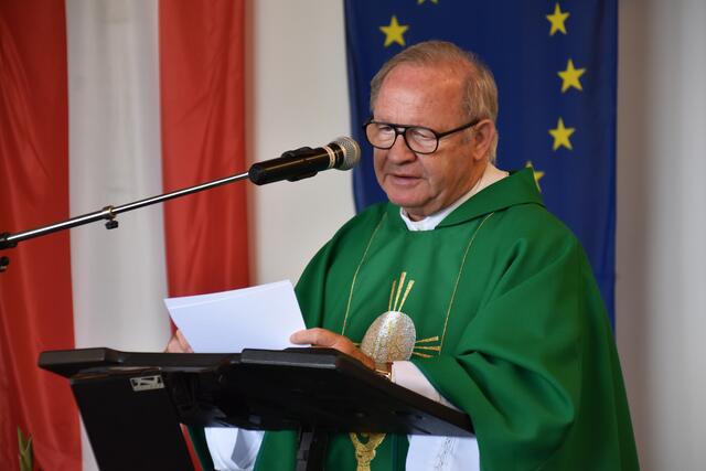 Pfarrer Karl Schlögl hielt den Festgottesdienst. | Foto: Michael Strini