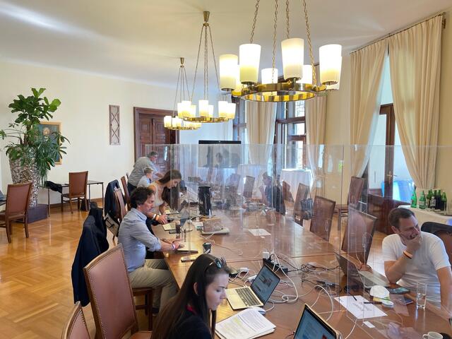 Die Medienvertreter haben im Rathaus Stellung bezogen. | Foto: KK