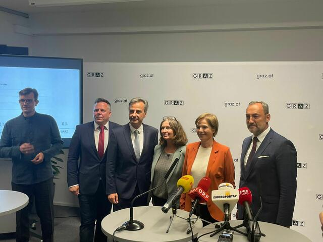 Die Kandidaten bei der Pressekonferenz. | Foto: KK