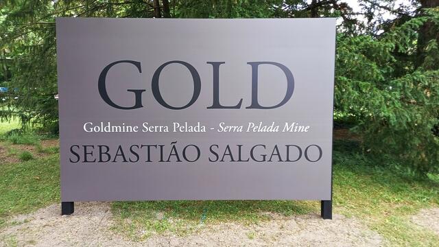 ... sehen wir zuerst die Ausstellung "Gold" des brasilianischen Fotografen Sebastião Salgado. ...  | Foto: S.Plischek