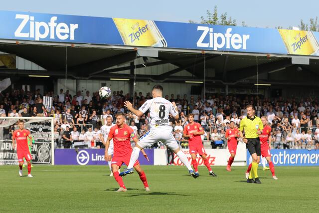 Peter Michorl und der LASK feierten den so wichtigen Heimsieg für die Linzer Athletiker gegen die Admira. | Foto: Reischl