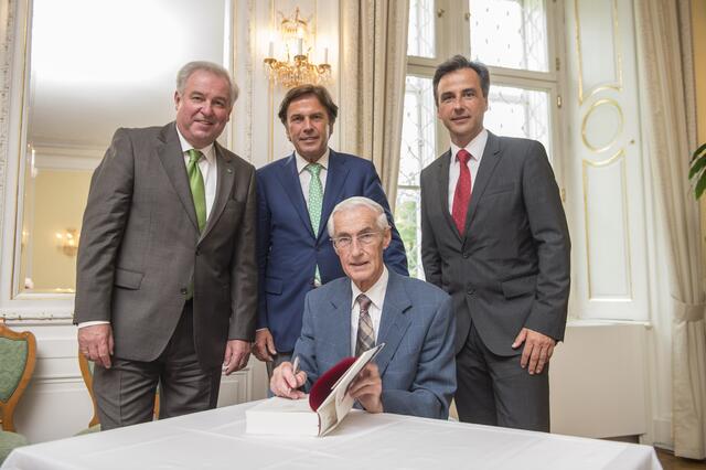 Sentimental: Nur einer ist mehr im Amt – Hermann Schützenhöfer mit Franz Voves, Alfred Stingl und Siegfried Nagl. | Foto: Fischer