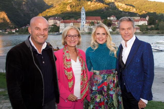 Martin Ramusch, Johanna Mikl-Leitner, Barbara Schöneberger und Alfons Haider. | Foto:  Krivograd/ipImedia