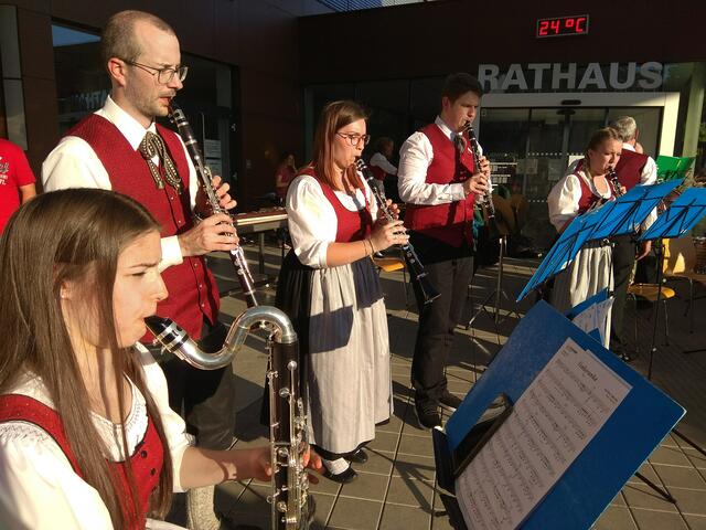 Das Klarinettenquintett der Marktmusikkapelle Lannach eröffnete das Jubiläumsfest am Rathausplatz. | Foto: KK