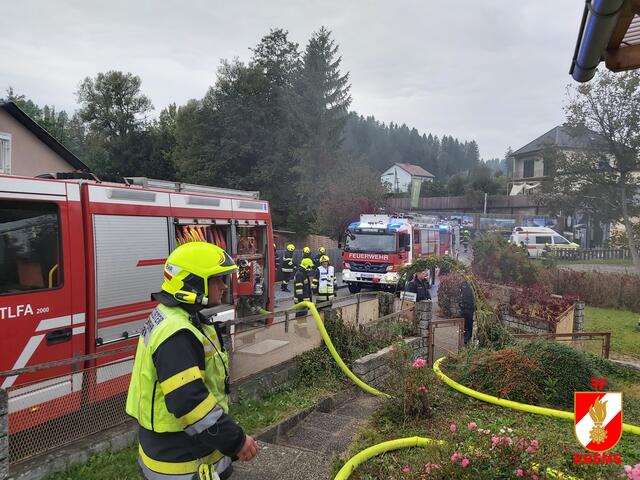 Bei einem Wohnhausbrand in Voitsberg-Lobming waren insgesamt 37 Feuerwehrleute im Einsatz. | Foto: FF Krems