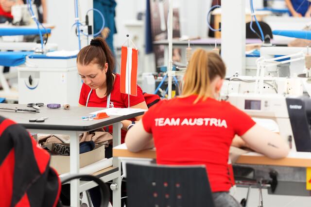 Christina Strauß radelte auf der Nähmaschine zu Gold.