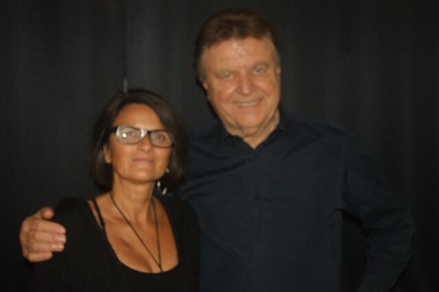 Bühne im Hof-Chefin Daniela Wandl mit dem phantastischen Kabarettisten Lukas Resetarits.
 | Foto: Heimo Huber