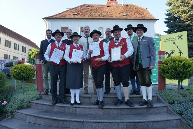 Die Musiker Andreas Pfingstl und Theresa Matzer von der Stadtkapelle Fürstenfeld sowie Anton Mauerhofer und Johann Fürst vom MV Ilz wurden ausgezeichnet. | Foto: WOCHE
