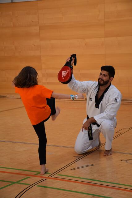 Beim Taekwondo wurden verschiedene Techniken ausprobiert. | Foto: Lair