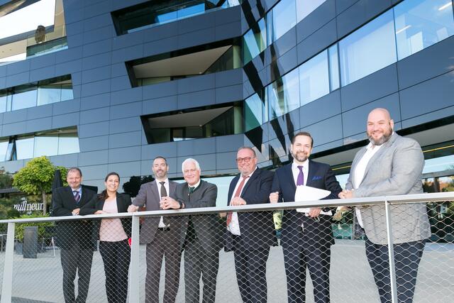 Fachgruppenobmann Hannes Dolzer mit Stefanie Ruis, Roland Dämon, Joachim Hacker, Karl Machan und Richard Wagner (alle von der Finanzmarktaufsicht) und Obmannstellvertreter Markus Kohlmeier (v.l.) | Foto: Frankl