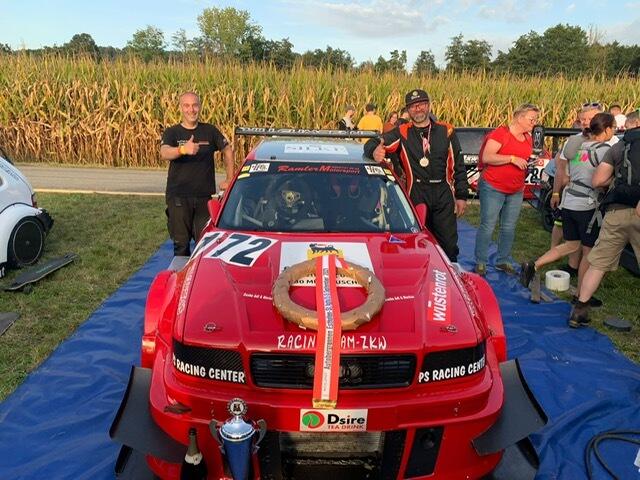 Werner Karl (r.) mit seinem Geschoss. | Foto: Bocek