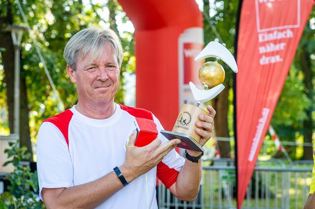 Überreichte die Pokale an die glücklichen Gewinner: WOCHE Steiermark Chefredakteur Roland Reischl | Foto: Foto Jörgler