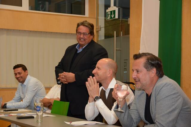 NAbg. Josef Muchitsch ist am Wort bei der Mitgliederversammlung mit Neuwahl des SPÖ Ortsparteivorstandes im Dorfsaal Festernitz.
Links Amtsleiter Christian Krottmaier sowie LAbg. Bgm. Andreas Thürschweller (r.) und Ortsparteivorsitzender Hans Jürgen Ferlitsch (2.v.r.). | Foto: Karlheinz Strohmaier