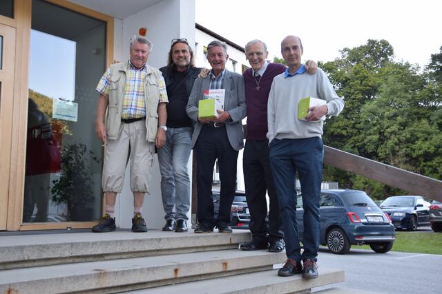Auf dem Bild mit langjährigen Unterstützern, v.l.n.r.: Paul Bassetti, Johann Obermoser, Herbert Falkner, Pater Johann Kiesling und Anton Bergant | Foto: Schülerheim Don Bosco