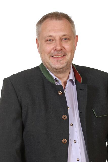  In Ternberg tritt Sohn Günther Steindler (SPÖ) in die Fußstapfen von Vater Leopold Steindler. | Foto: eventfoto.at