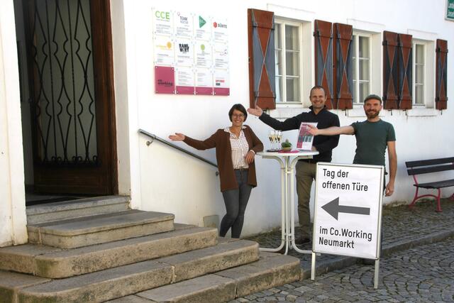 Der CoWorking-Space in Neumarkt (im Bild von links: Bianca Steininger, Reinhold Richtsfeld, Markus Barth) heißt Interessierte herzlich willkommen. 
 | Foto: CoWorking Neumarkt
