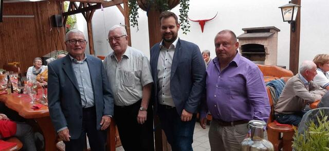 Die Wallerner Senioren feierten im Café Bar Heuriger Mocca. | Foto: Volkspartei Burgenland