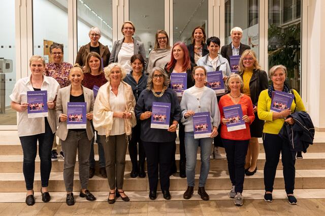 Zertifikatsverleihung durch Landesrätin Wiesflecker an Absolventinnen des Mentoringprogramm