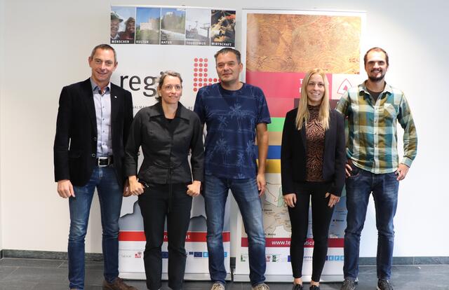 Das regioL-Team präsentierte die neuen Leader-Projekte: CLAR Kaunergrat-Koordinatorin Elisabeth Steinlechner, regioL-GF Gerald Jochum, Eva Hergel und Joachim Nigg (v.l.). | Foto: Othmar Kolp