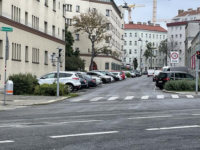 Nur spärliches Grün gibt es zurzeit in der Böckhgasse. Das soll sich noch heuer ändern.