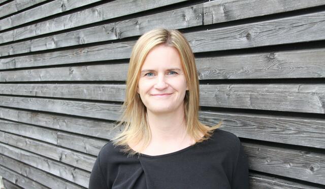 Doris Leeb hat mit "Iaz Owa" ihr erstes Buch herausgebracht. Die Lengauerin vereint auf 116 Seiten Dialektpoesie die alles andere als konservativ ist. | Foto: Leeb