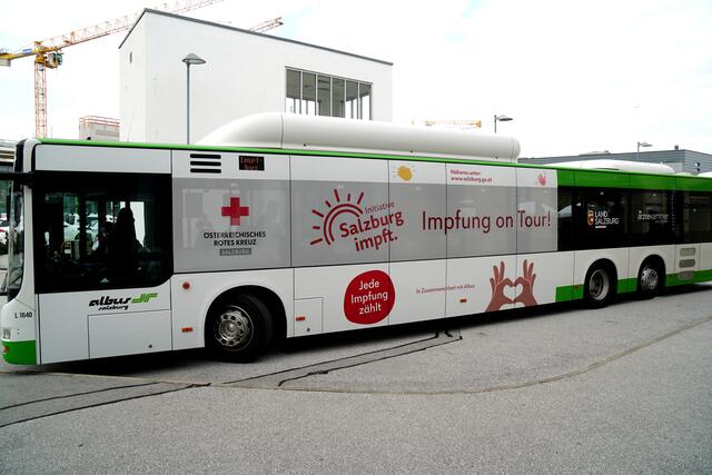 Der Impfbus macht Halt in St.Johann am Busparkplatz in der Hans-Kappacher-Straße.  | Foto: Land Salzburg/Neuymar
