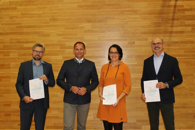 Claus Stefan Schmitzer, Bgm. Günter Schaubach, Michaela Waxenegger, Christian Hubmayer | Foto: Marktgemeinde Pyhra