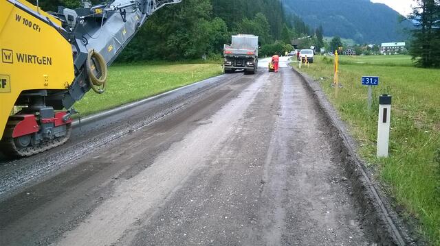 Straßenbauprojekte werden mit Mitteln des Gemeindeausgleichsfonds im gesamten Bezirk vorangetrieben. | Foto: Land Tirol/Huber
