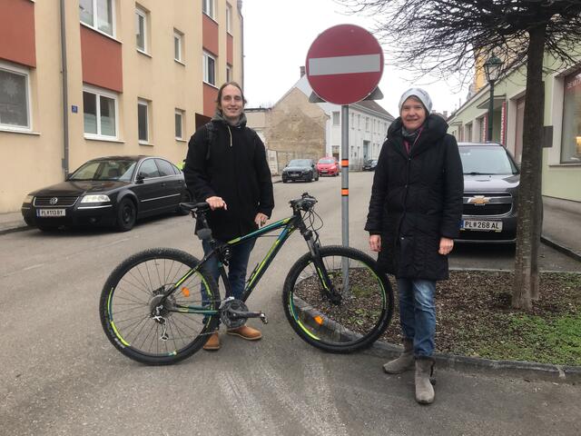 Neue Bodenmarkierungen sollen in der Wiener Straße ein sicheres Fahren gegen die Einbahn ermöglichen. | Foto: privat