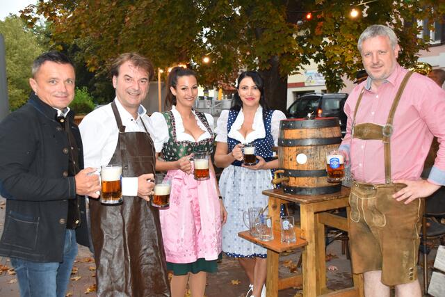 "O'zapft is": Beim Herbstfest gab es natürlich auch einen Bieranstich. | Foto: Michael Strini