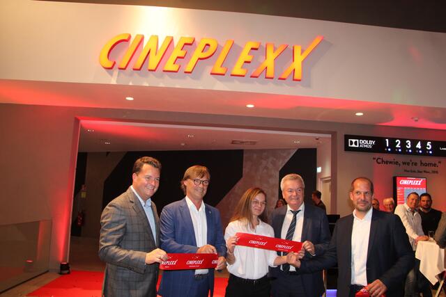 Zur Eröffnung kamen auch LHstv. Anton Lang (2.v.r.), GF Christof Papousek (Cineplexx), Bgm. Erwin Eggenreich, Nicole Warmuth (Cineplexx Weiz Leiterin) und Rupert Vögl (v.l.) | Foto: Hofmüller (66x)